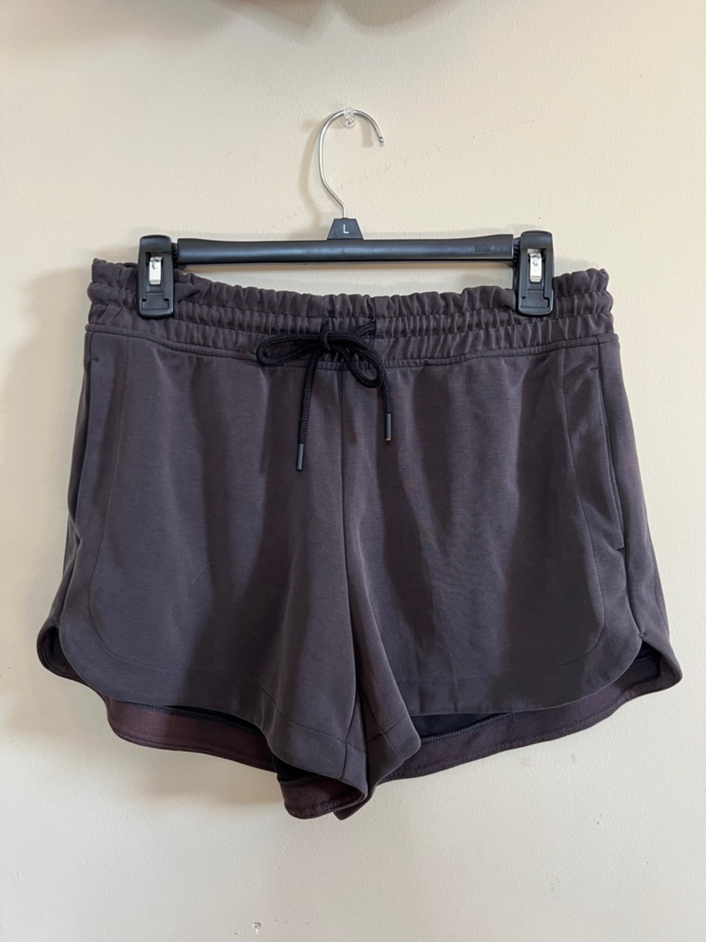 🩳👀2️⃣🦢NWT Nike Women's Black and Gray Athletic Shorts Set - Picture 5 of 9